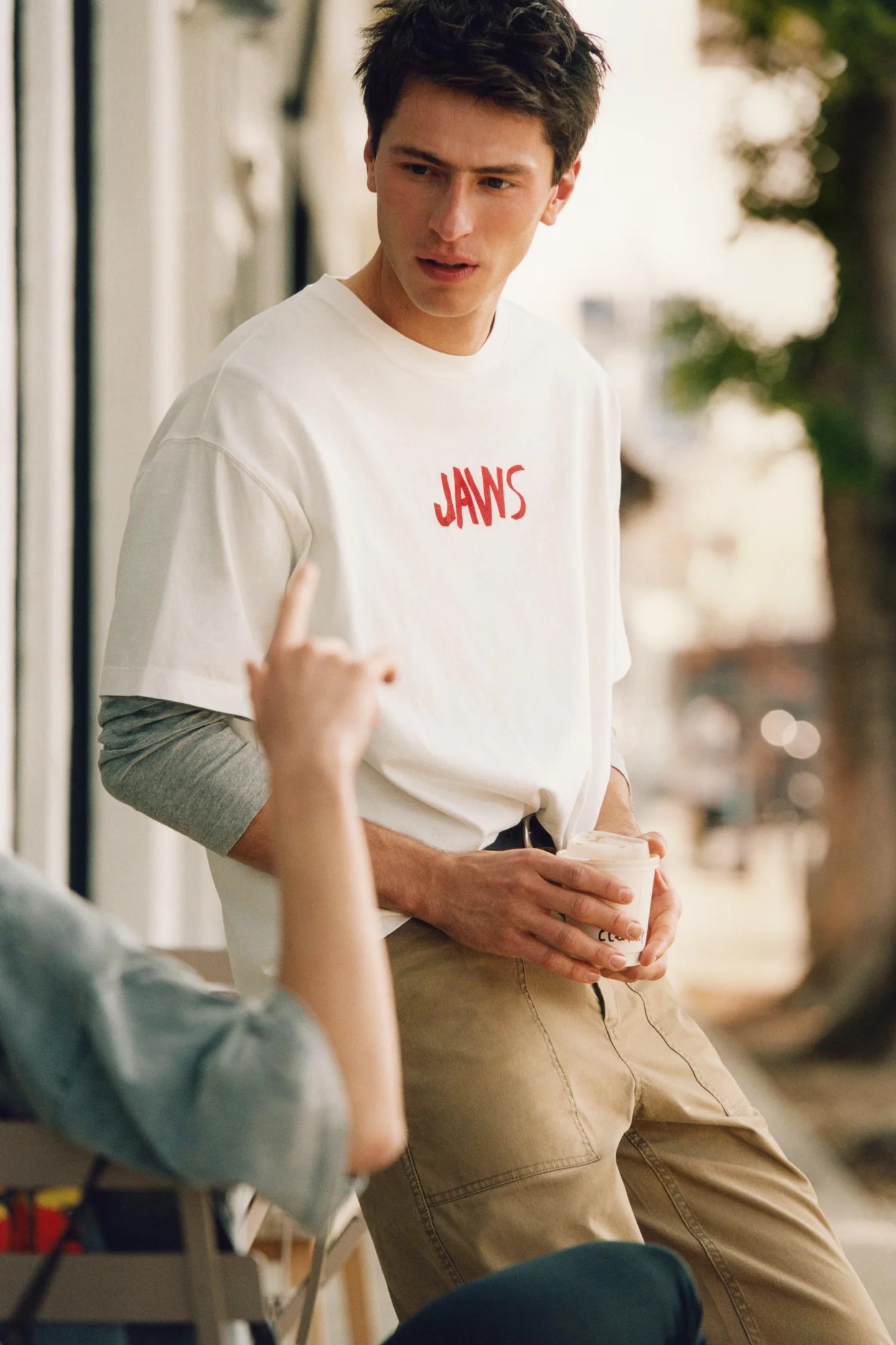 ФУТБОЛКА С ИЛЛЮСТРАЦИЯМИ JAWS© UCS LLC И AMBLIN X DYLAN'S T-SHIRT CLUB X Zara