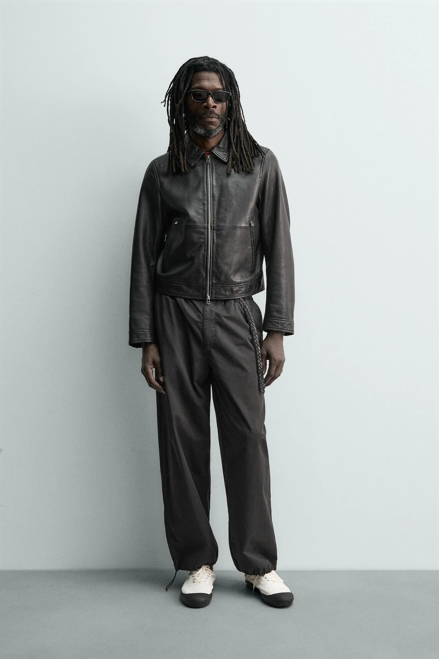 ХЛОПКОВЫЕ БРЮКИ СВОБОДНОГО КРАЯ AARON LEVINE X Zara