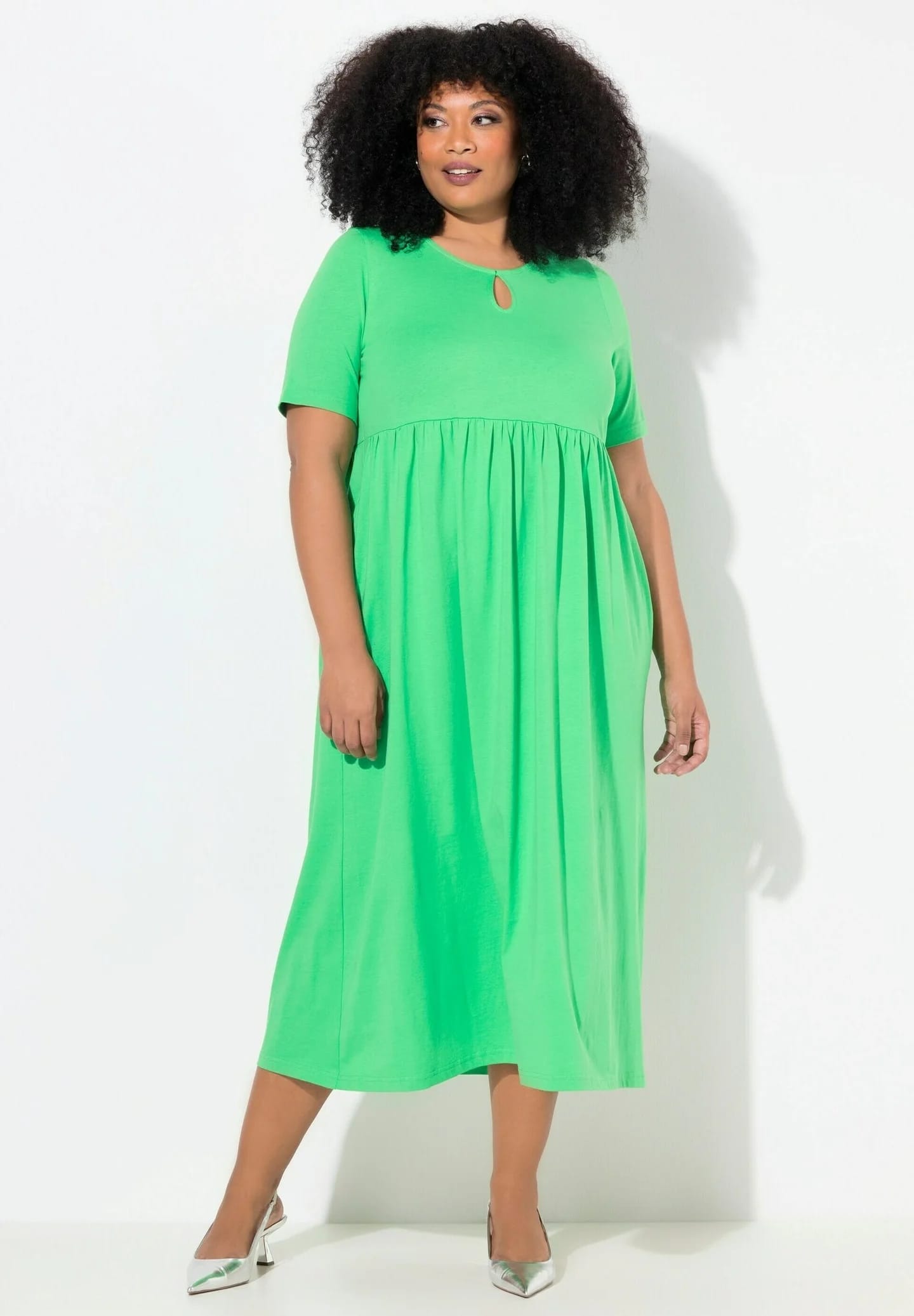 KEYHOLE NECKLINE SHORT SLEEVE EMPIRE - Летнее платье